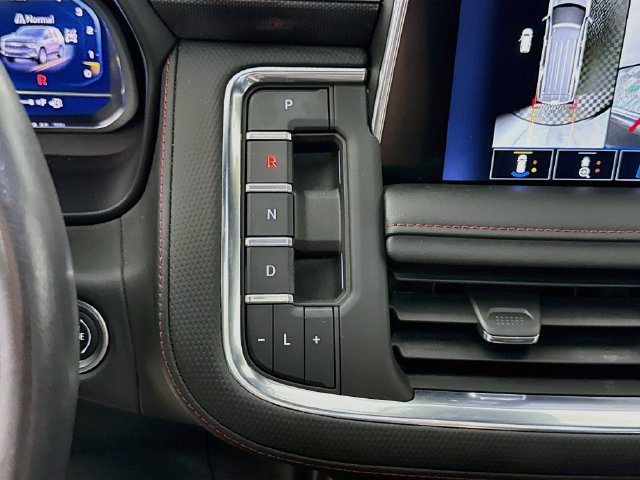 Used 2023 Chevrolet Suburban RST w/ Luxury Package AWD/4WD image 17