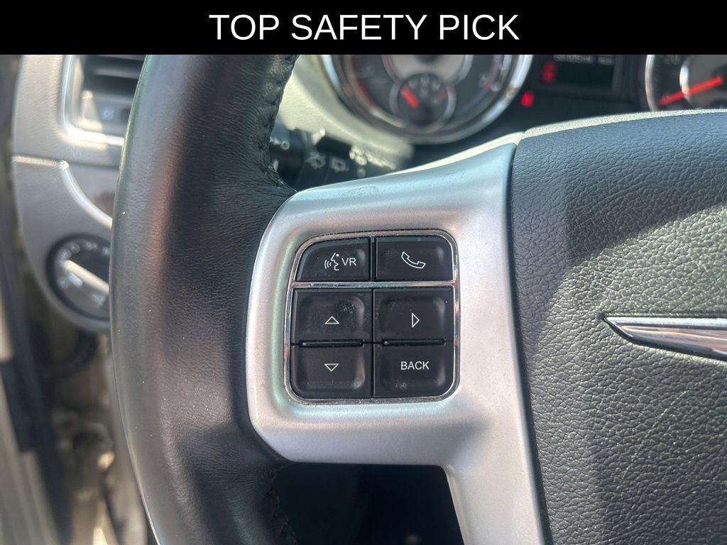 Used 2016 Chrysler Town & Country Touring FWD image 13