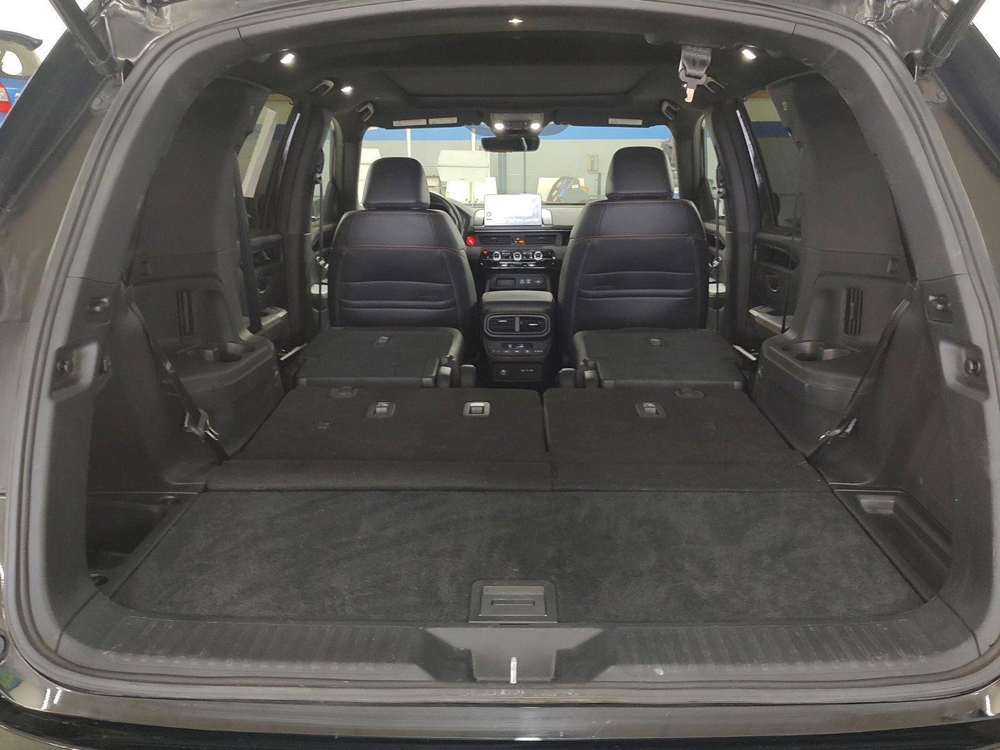 Used 2025 Honda Pilot TrailSport image 29