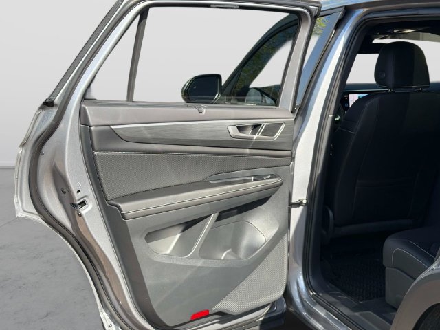 Used 2026 Volkswagen Atlas Cross Sport SE FWD image 12