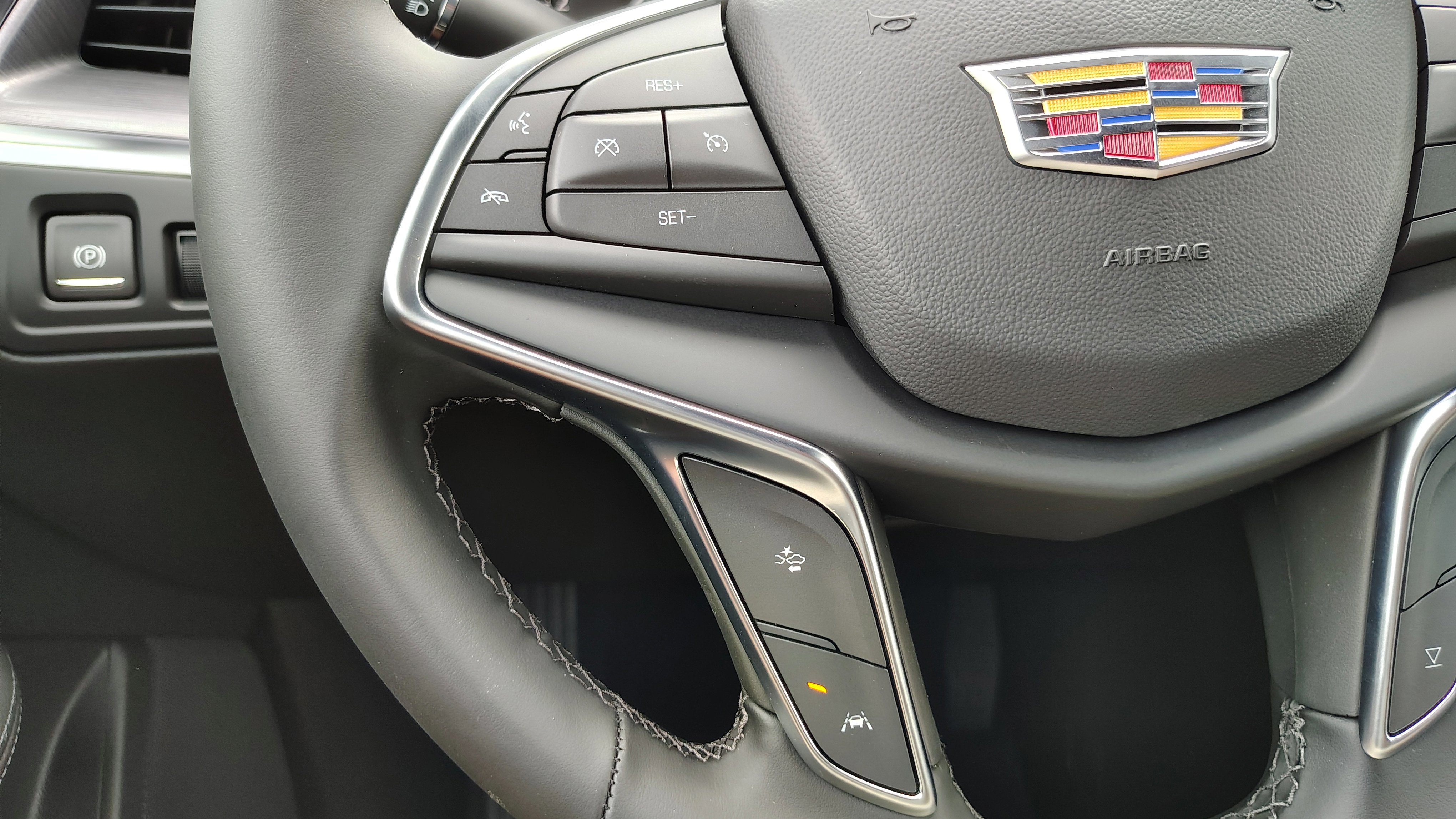 New 2025 Cadillac XT5 Luxury image 17