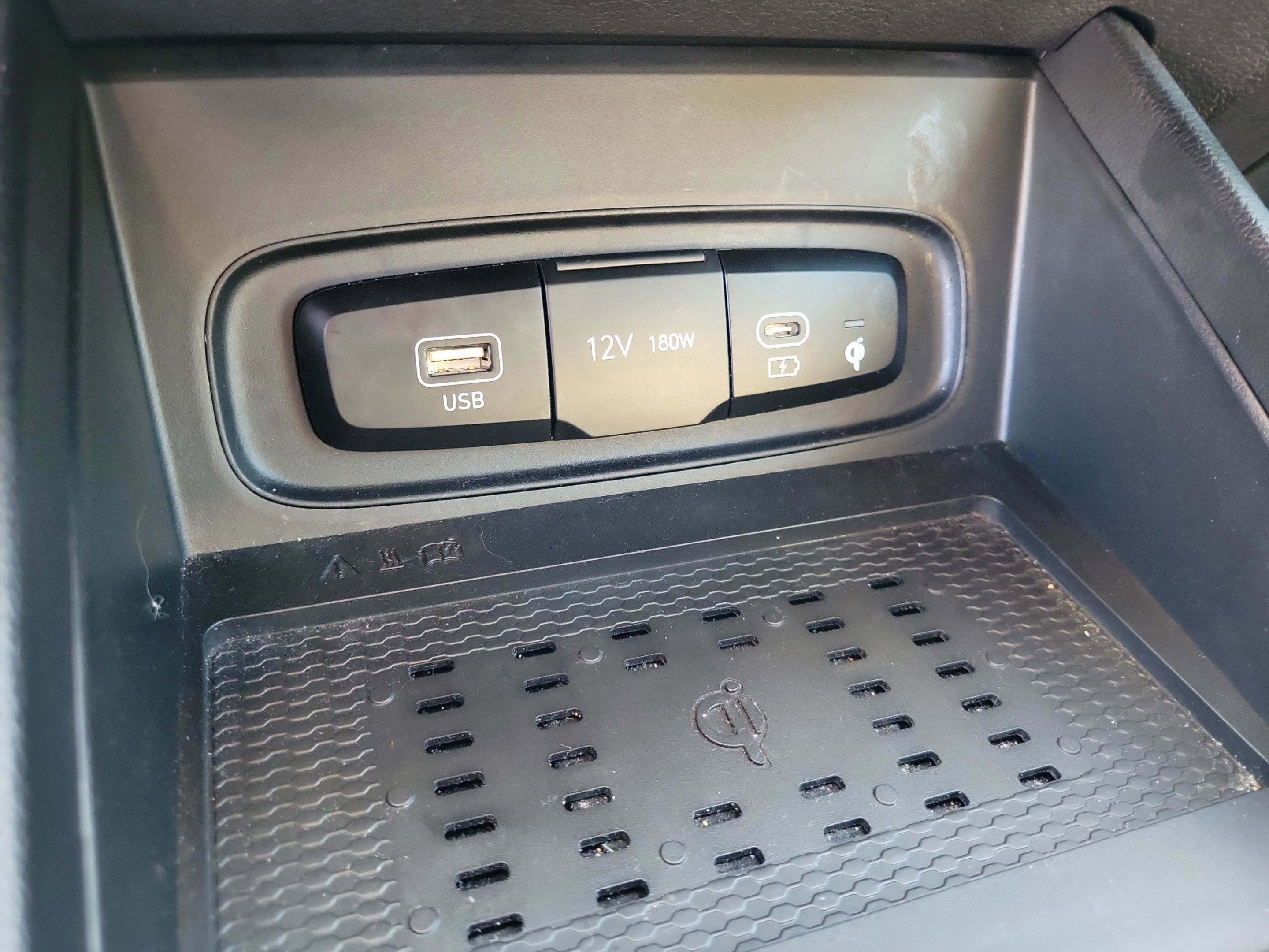 Certified 2024 Hyundai Venue Limited image 28