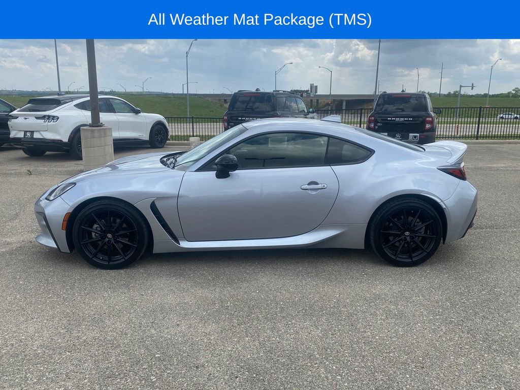 Used 2022 Toyota GR86 Premium w/ ALL Weather Mat Package (TMS) RWD image 3