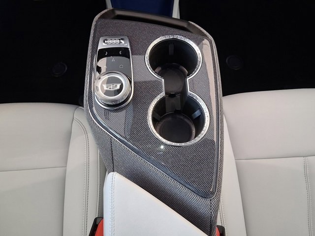 New 2025 Cadillac Optiq Luxury 1 w/ LPO, ONYX Package image 15