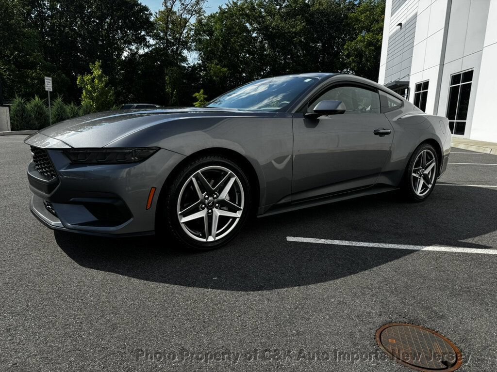 Used 2025 Ford Mustang Coupe RWD image 2