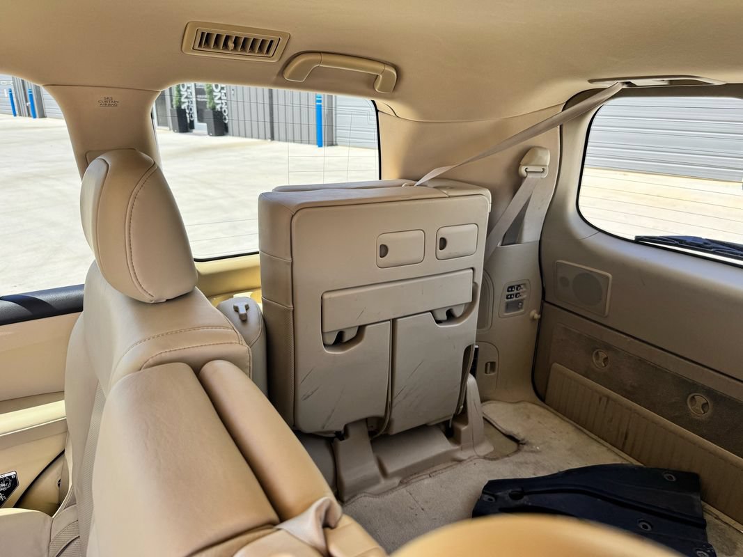 Used 2010 Lexus LX 570 4WD w/ Luxury Pkg image 13