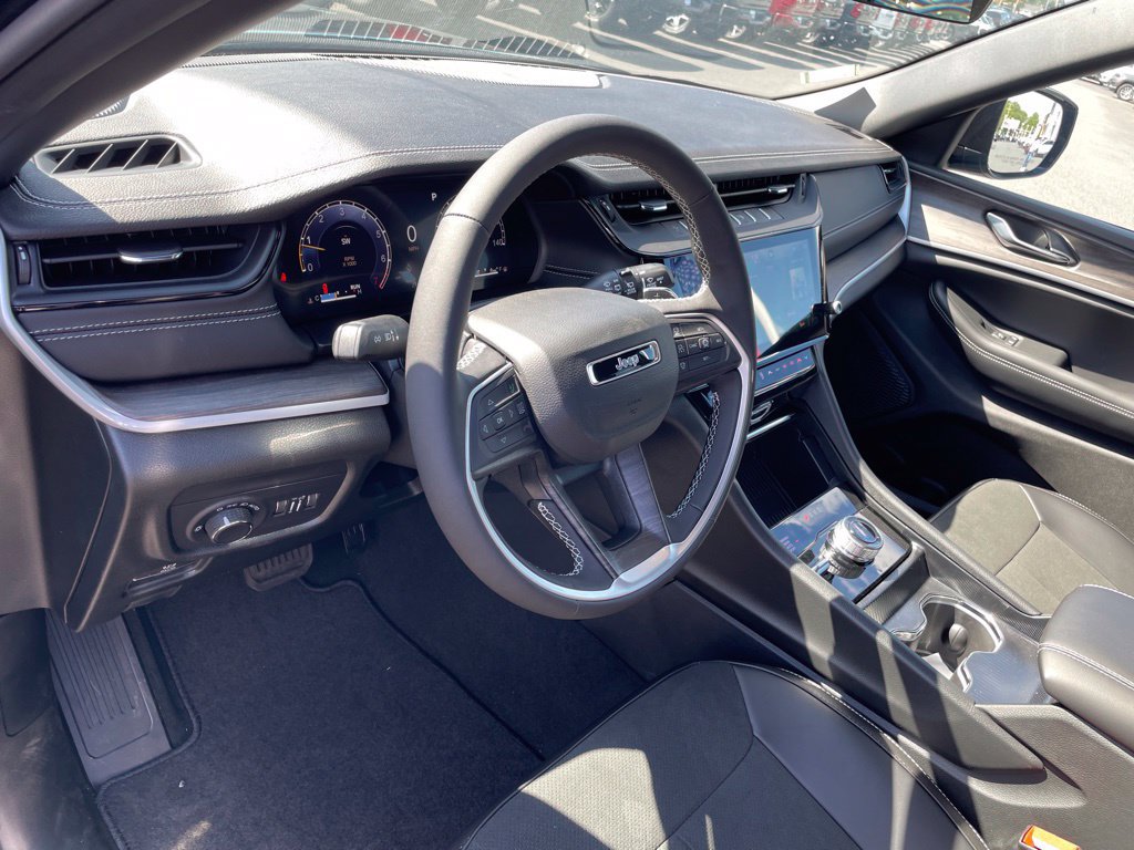 New 2027 Jeep Grand Cherokee Altitude AWD/4WD image 9