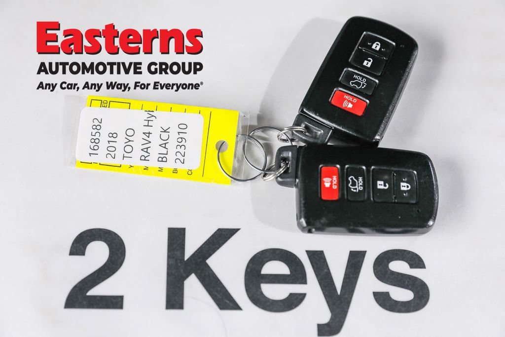 Used 2018 Toyota RAV4 SE image 25