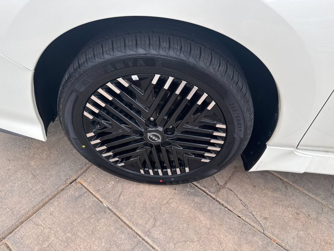 Used 2025 Nissan Leaf SV Plus FWD image 12