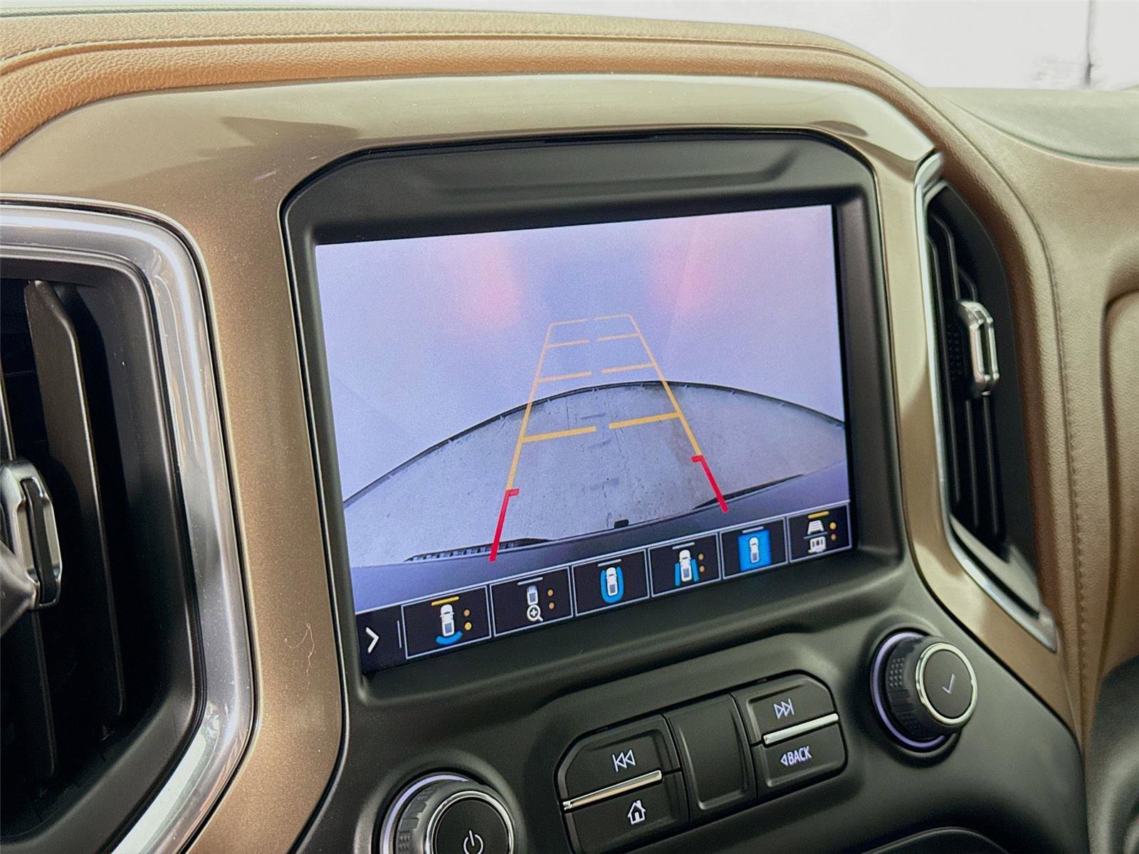 Used 2022 Chevrolet Silverado 1500 High Country w/ Technology Package image 14