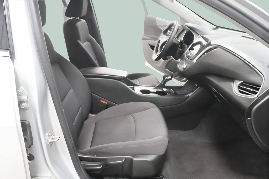 Used 2021 Chevrolet Malibu LS FWD image 28