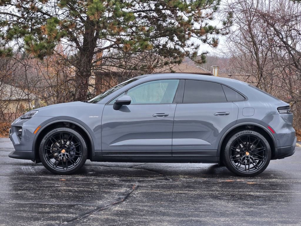 Certified 2025 Porsche Macan Electric image 2