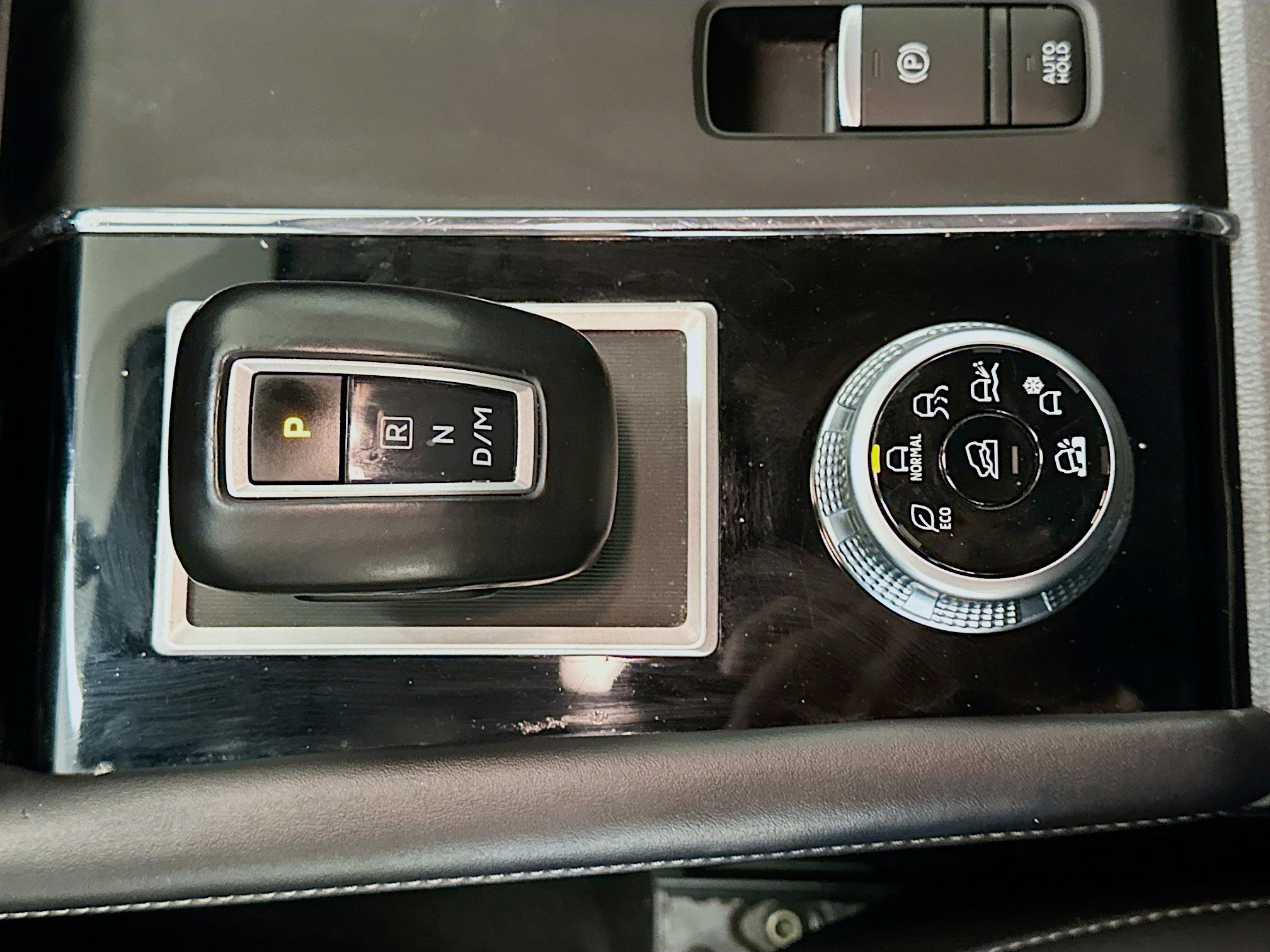 Used 2024 Mitsubishi Outlander SE image 25