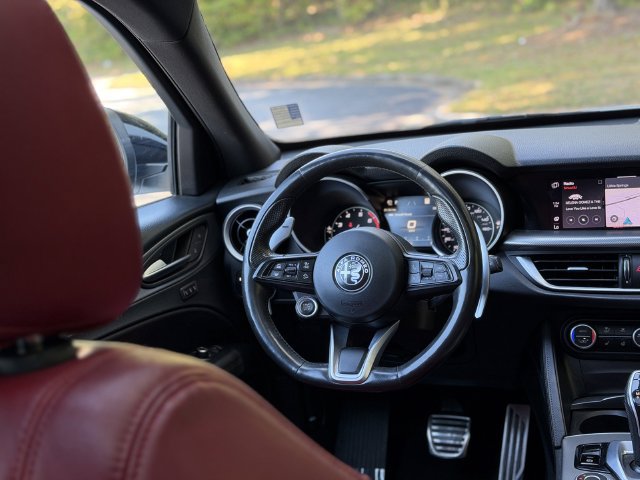 Used 2022 Alfa Romeo Stelvio Veloce AWD/4WD image 25