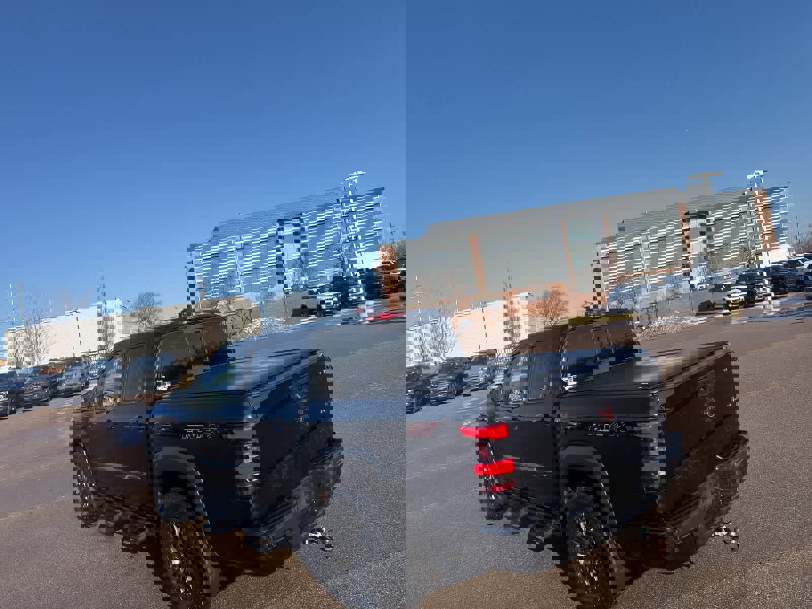 Used 2022 Nissan Frontier PRO-4X w/ Pro-4X Premium Package image 16