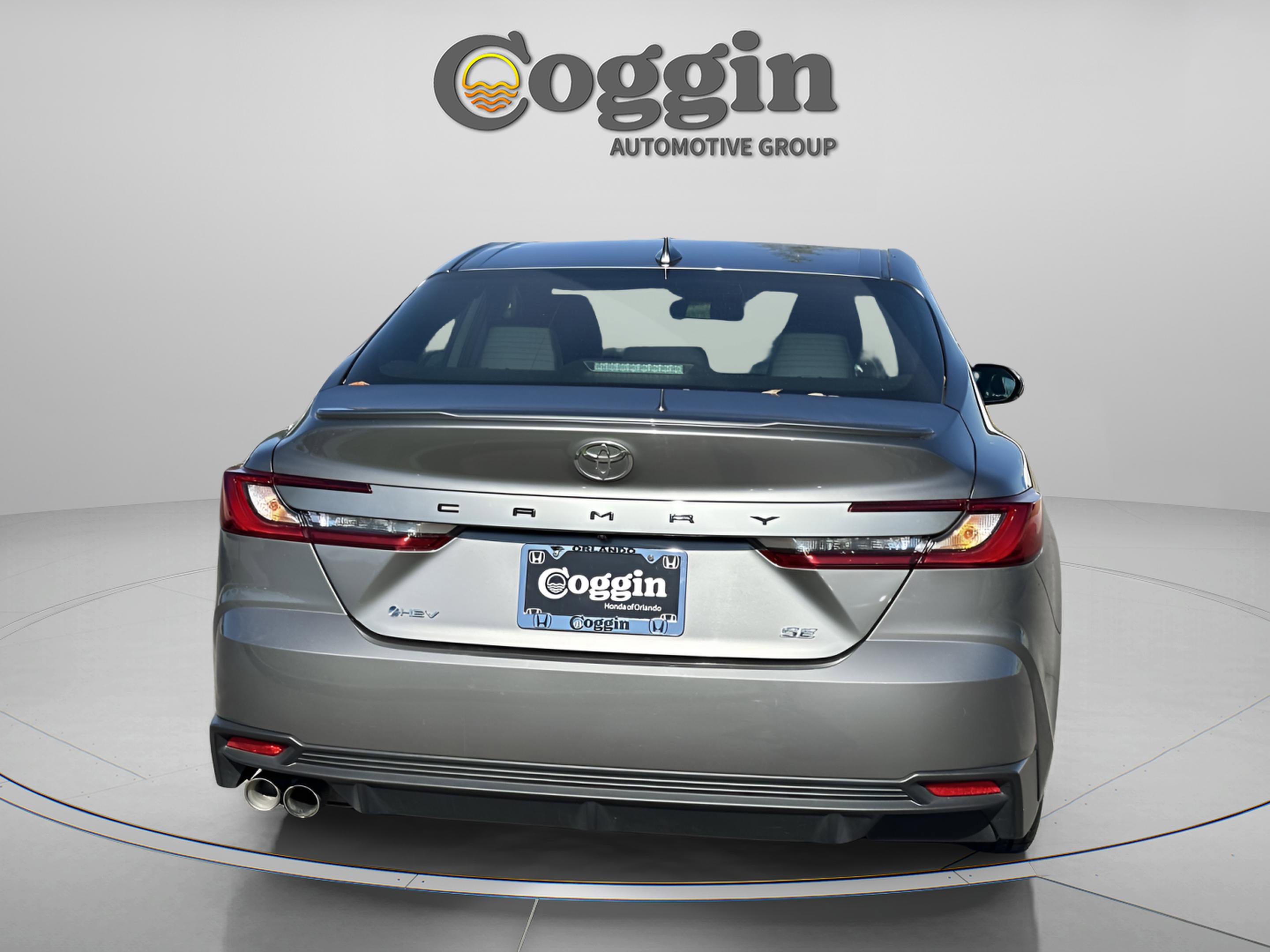 Used 2025 Toyota Camry SE image 5