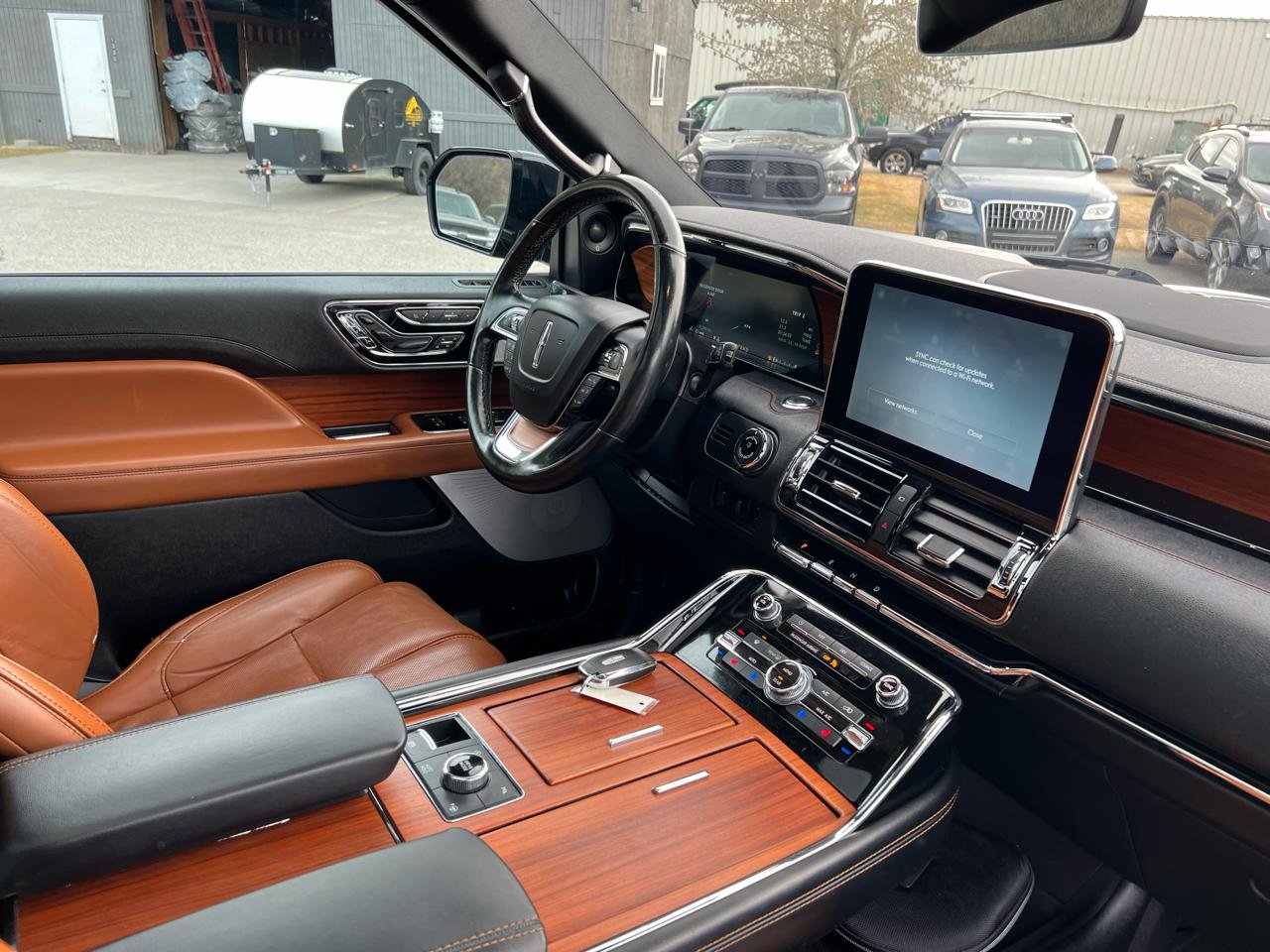 Used 2019 Lincoln Navigator Reserve image 10