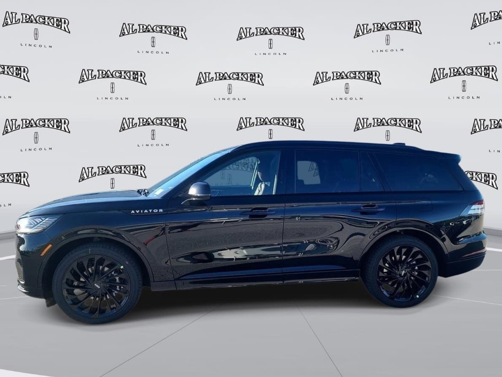New 2027 Lincoln Aviator Reserve w/ Jet Appearance Package RWD image 2
