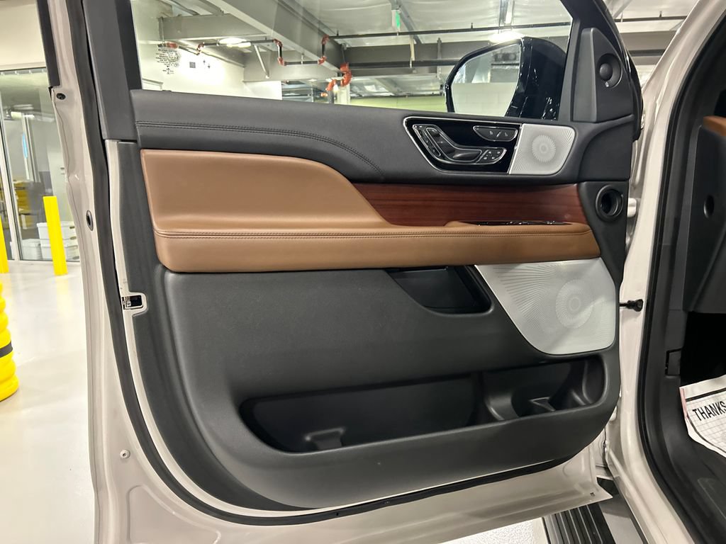Used 2022 Lincoln Navigator L Reserve AWD/4WD image 10
