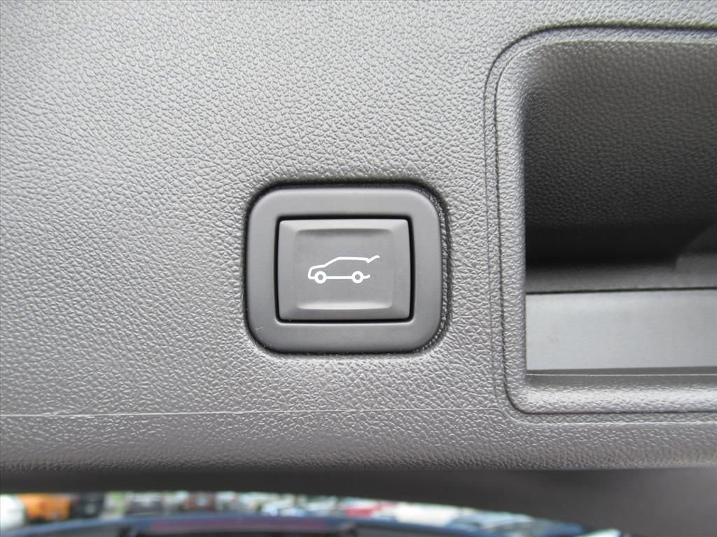 Used 2023 GMC Terrain SLT w/ Infotainment Package II FWD image 34