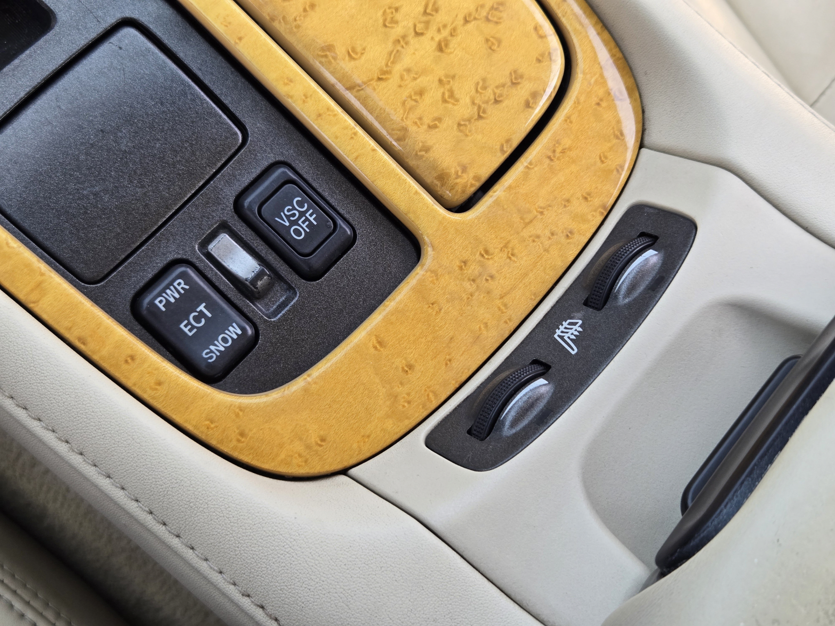 Used 2005 Lexus SC 430 Convertible RWD image 19