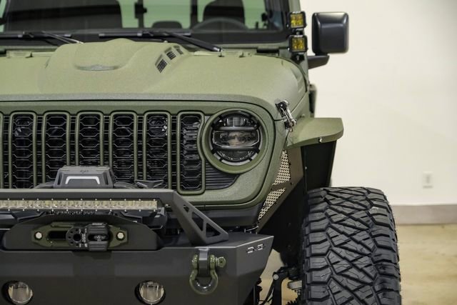 Used 2025 Jeep Gladiator Sport AWD/4WD image 5