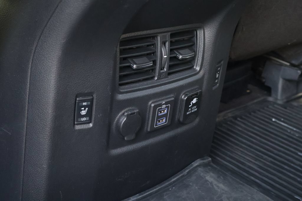 Used 2023 Nissan Titan PRO-4X w/ Pro-4x Convenience Package AWD/4WD image 39