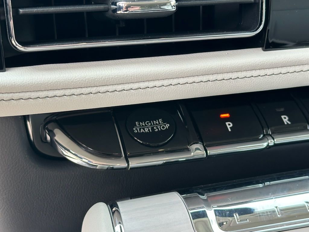 New 2026 Lincoln Aviator Reserve w/ Illumination Package AWD/4WD image 16