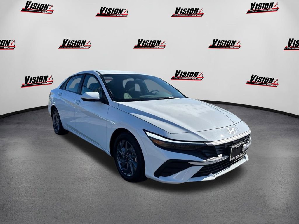 New 2025 Hyundai Elantra Blue image 3