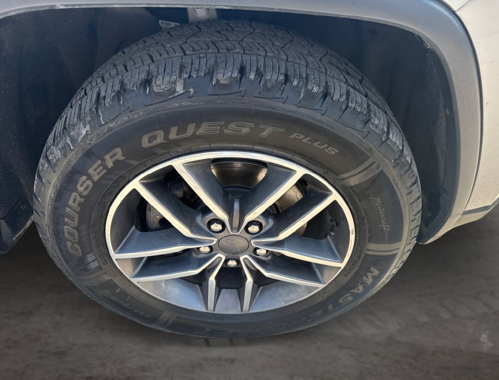 Used 2020 Jeep Grand Cherokee Limited AWD/4WD image 16