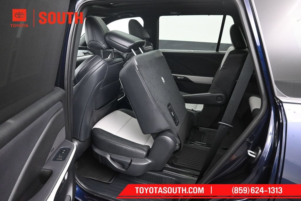 Used 2026 Lexus TX 500h AWD w/ Technology Package image 31