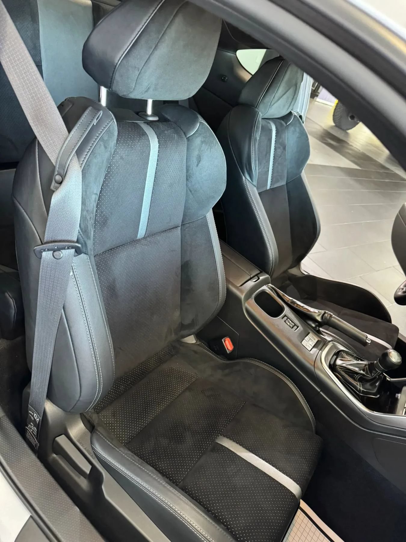 Used 2025 Toyota GR86 Premium w/ ALL Weather Mat Package (TMS) RWD image 15