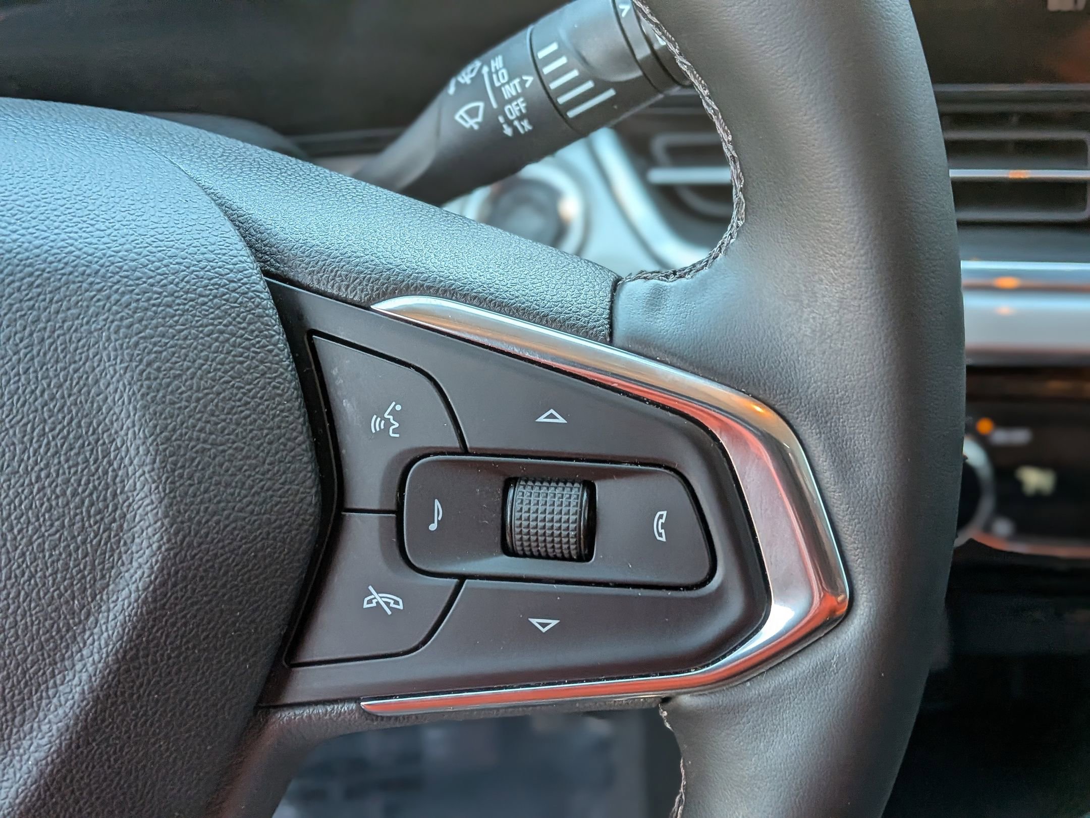 Certified 2025 Chevrolet Trax LT w/ LT Convenience Package image 23