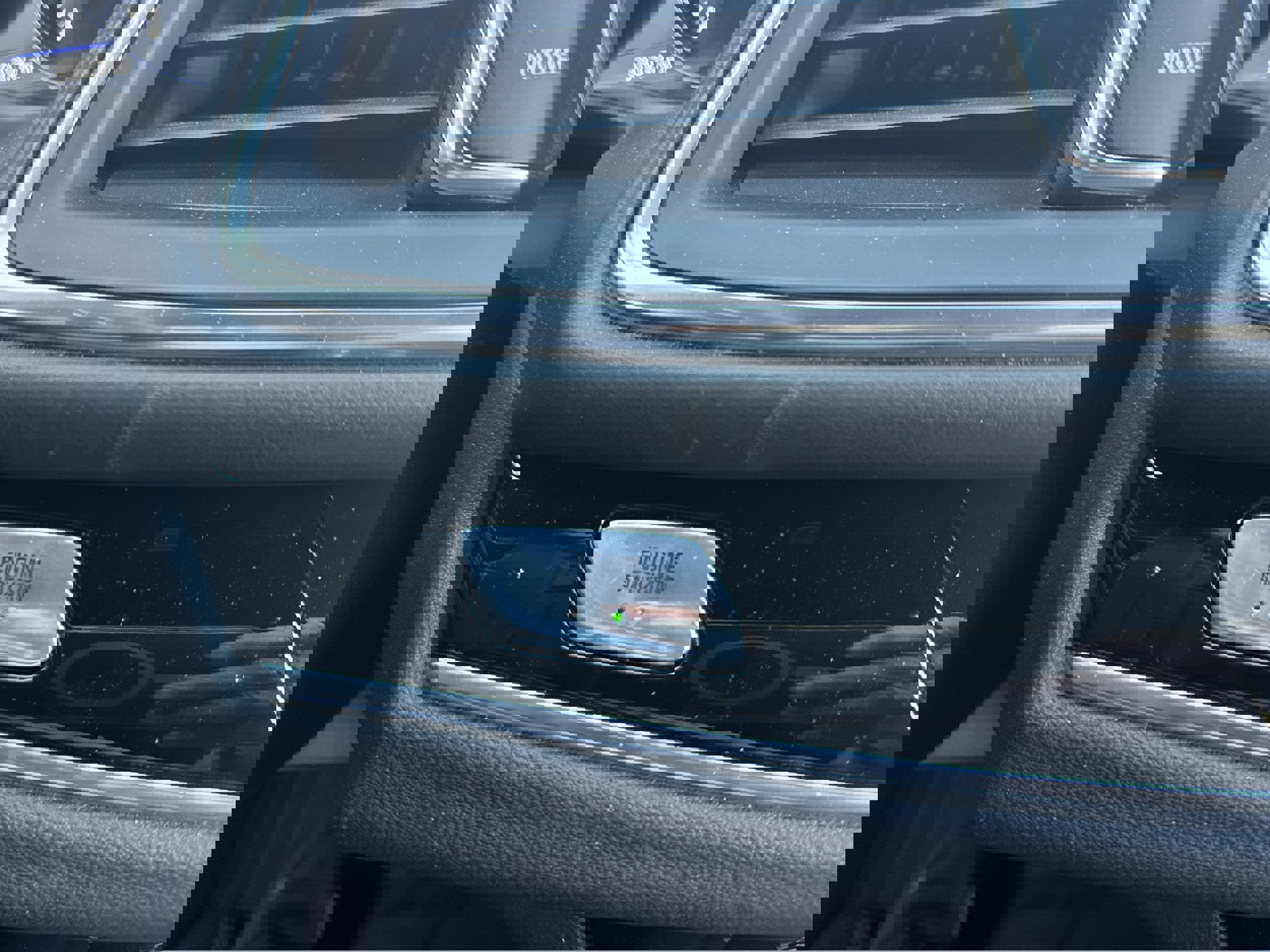 Used 2023 Buick Enclave Avenir w/ Avenir Technology Package image 28