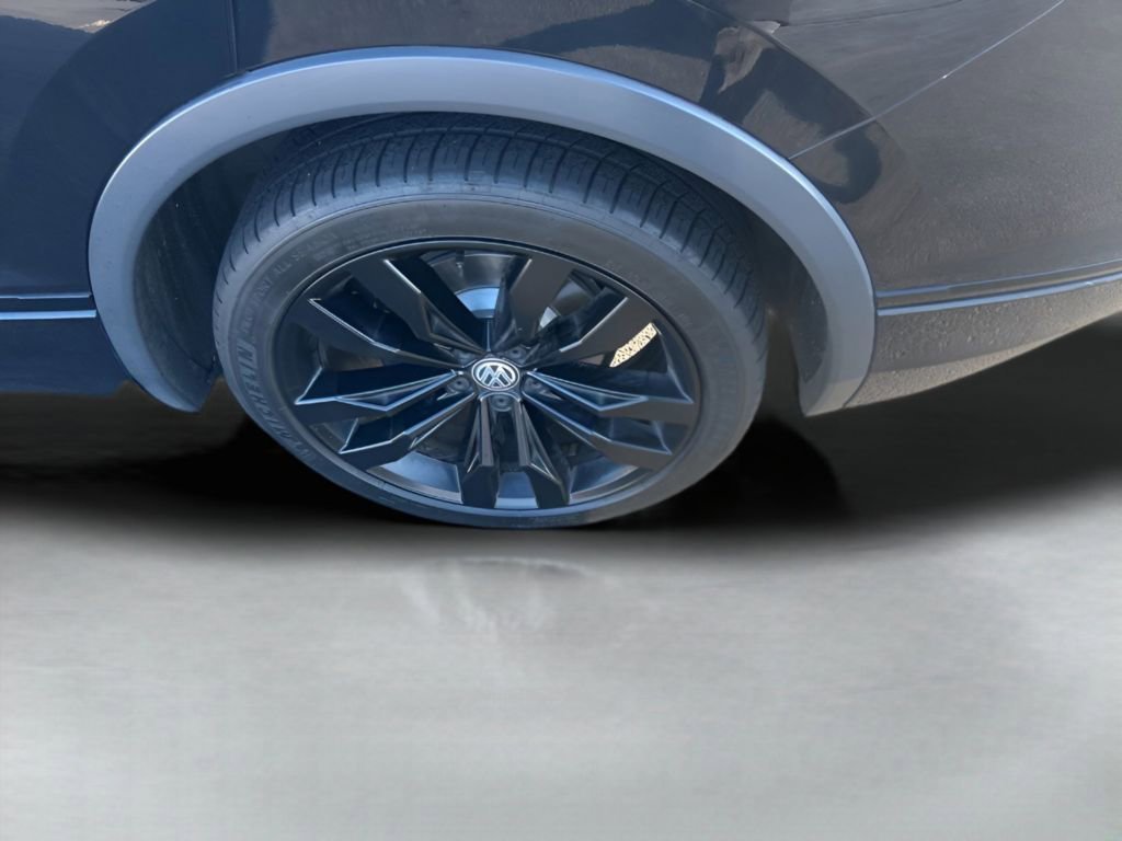 Used 2021 Volkswagen Tiguan SE R-Line image 16