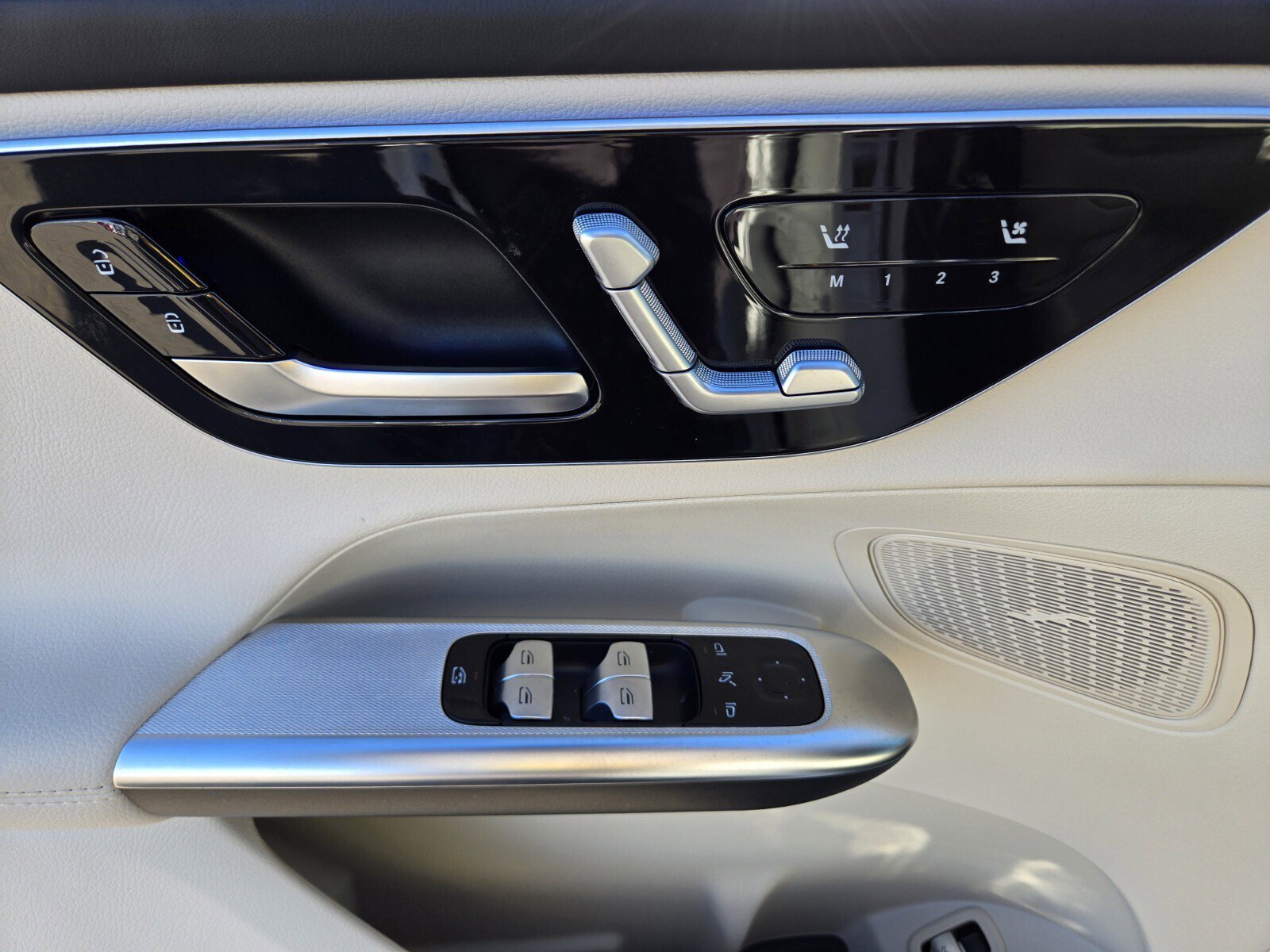 Used 2025 Mercedes-Benz GLC 300 GLC 300 image 18