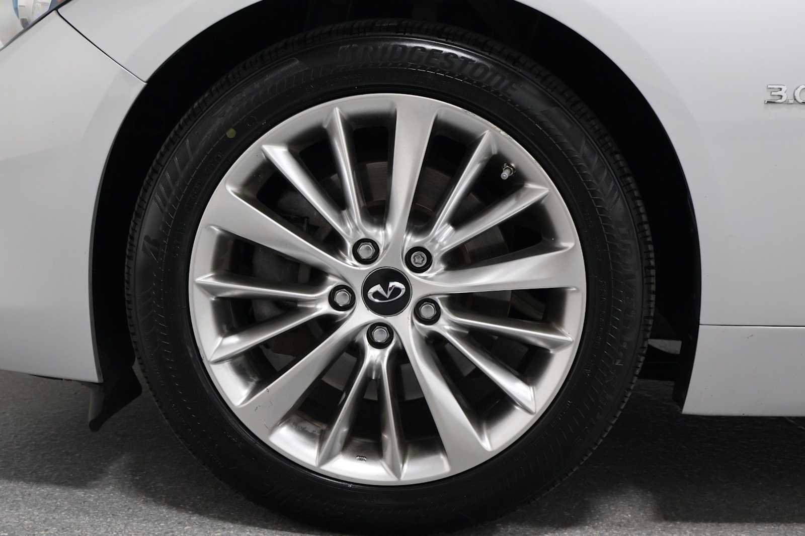 Used 2019 INFINITI Q50 Luxe w/ Essential Package (3.0T Luxe) AWD/4WD image 37