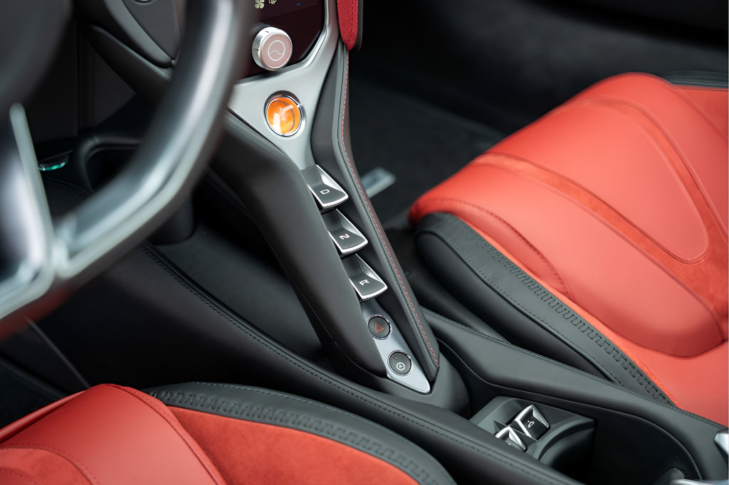 New 2026 McLaren 750S Spider RWD image 32