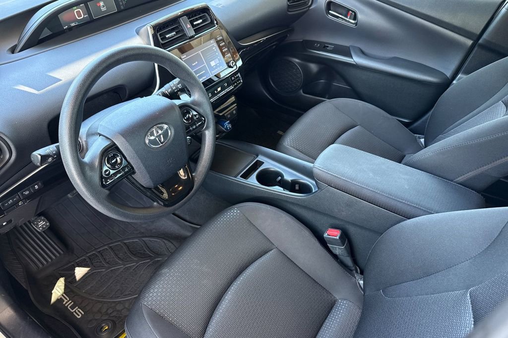 Used 2020 Toyota Prius LE FWD image 5