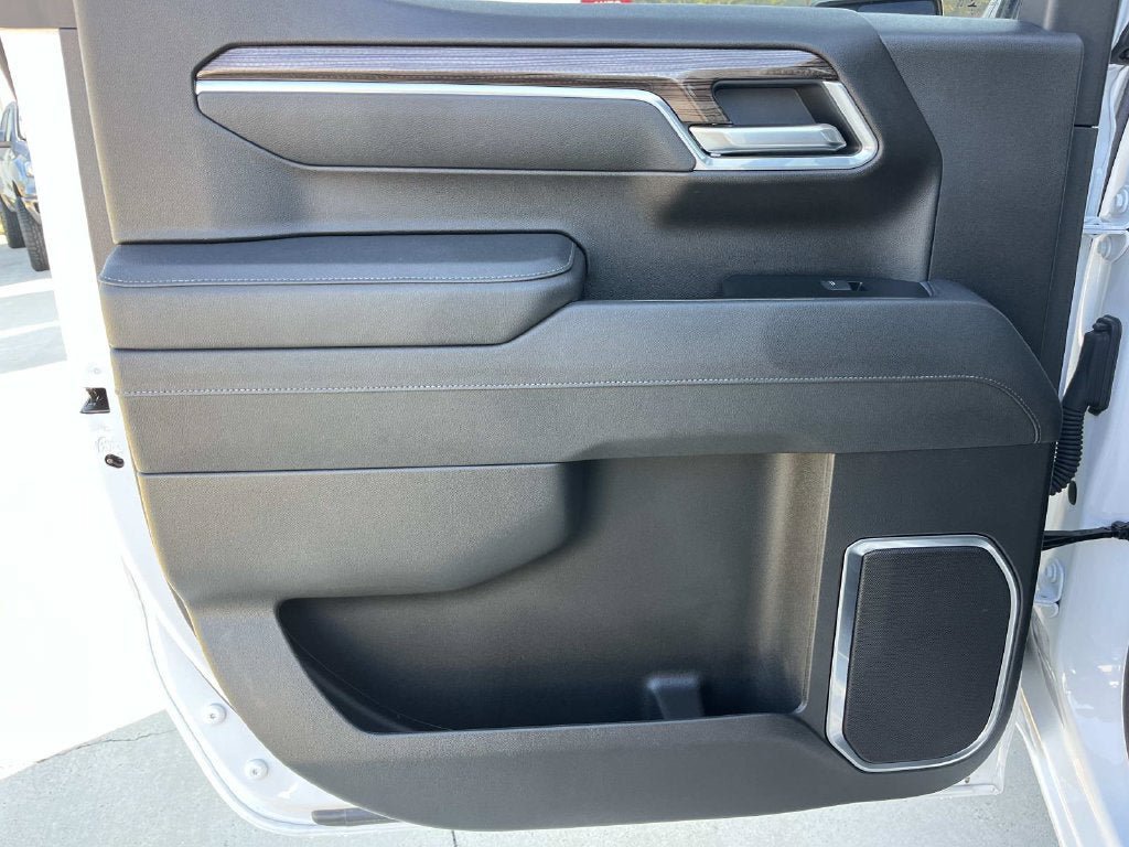 Used 2026 Chevrolet Silverado 1500 RST AWD/4WD image 18