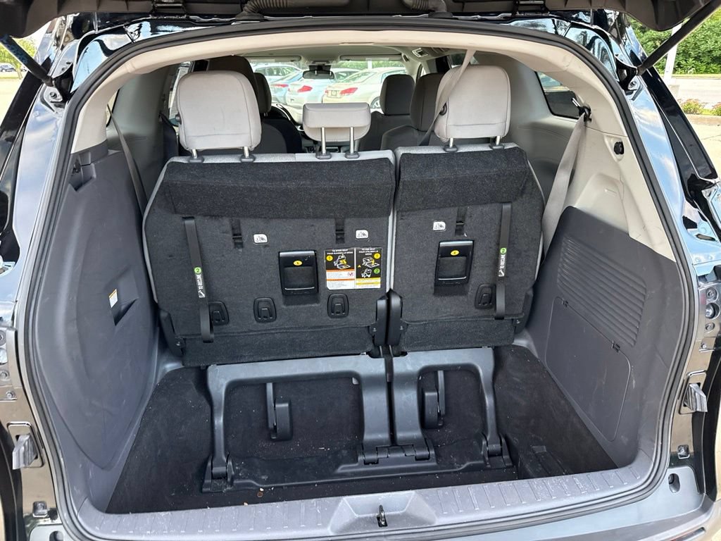 Used 2023 Toyota Sienna LE FWD image 16