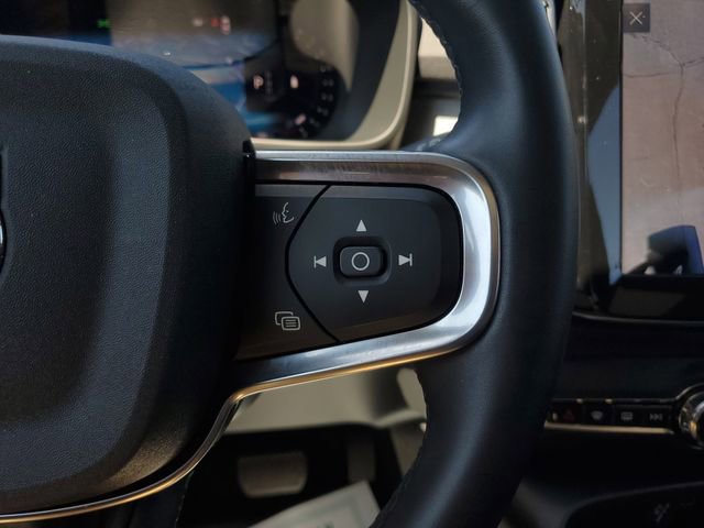 Used 2023 Volvo XC40 B5 Plus w/ Climate Package image 25