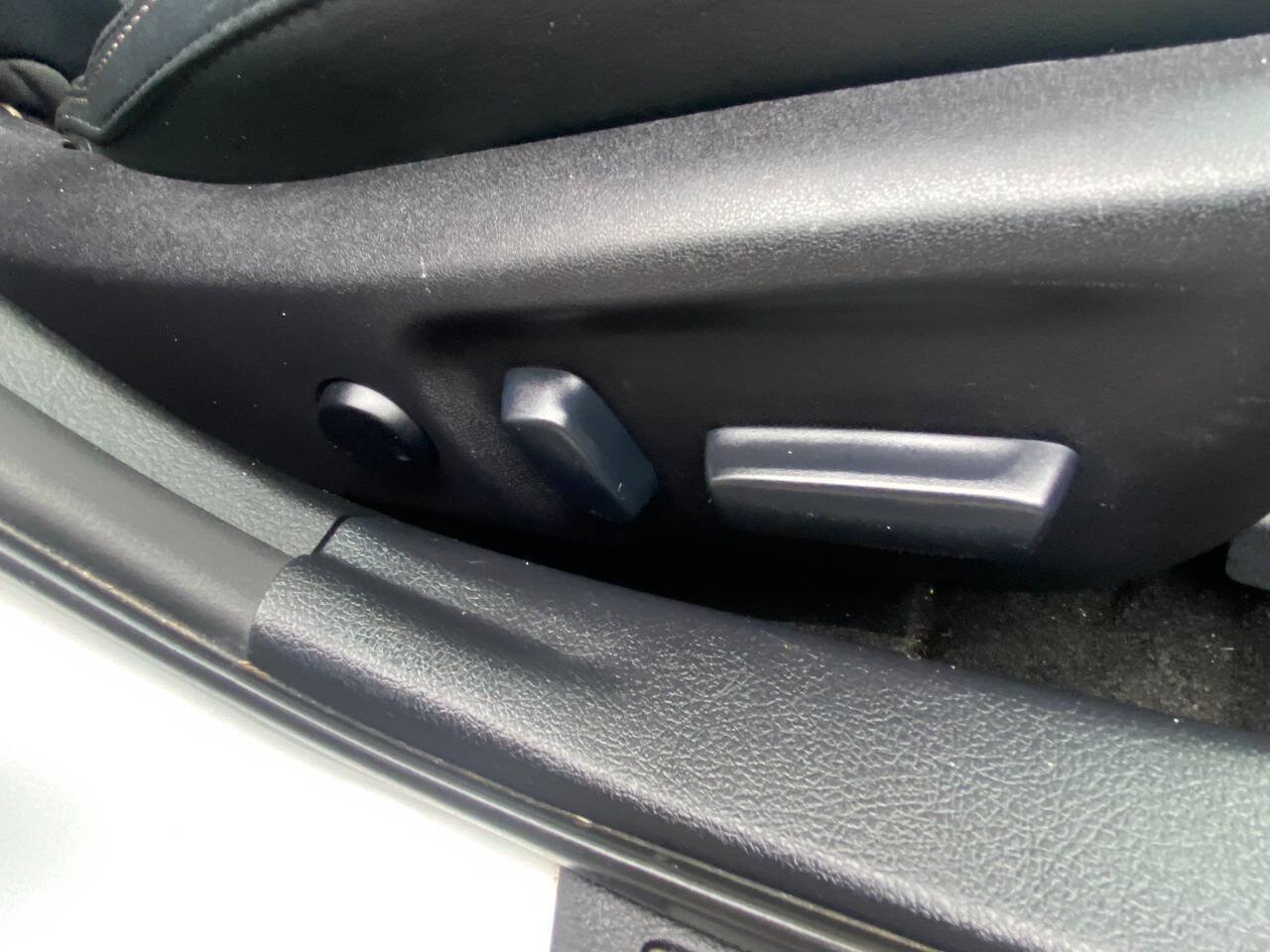 Used 2013 Toyota Avalon Limited FWD image 52