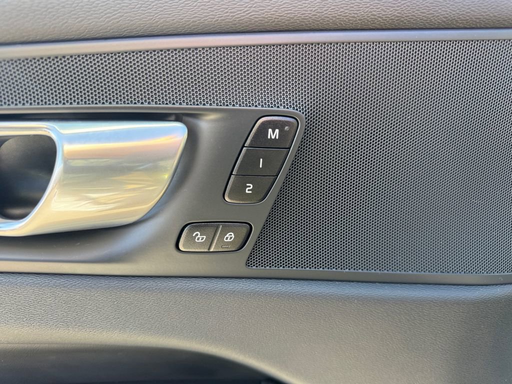 Certified 2024 Volvo XC60 B5 Core w/ Protection Package Premier AWD/4WD image 12