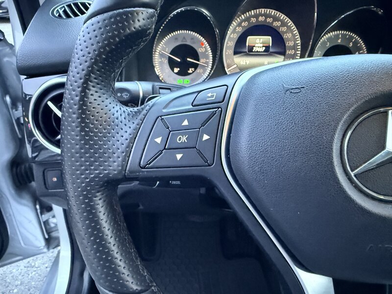 Used 2015 Mercedes-Benz GLK 350 4MATIC image 12