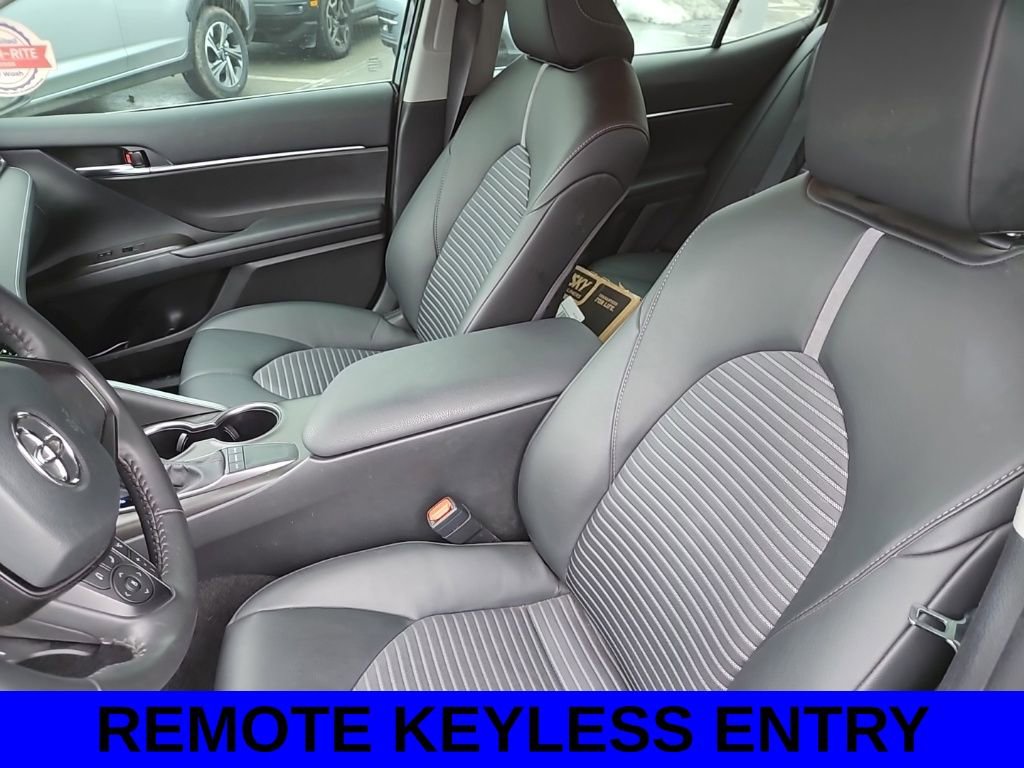 Used 2024 Toyota Camry SE image 11