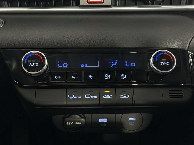 Used 2025 Hyundai Elantra Hybrid FWD image 26