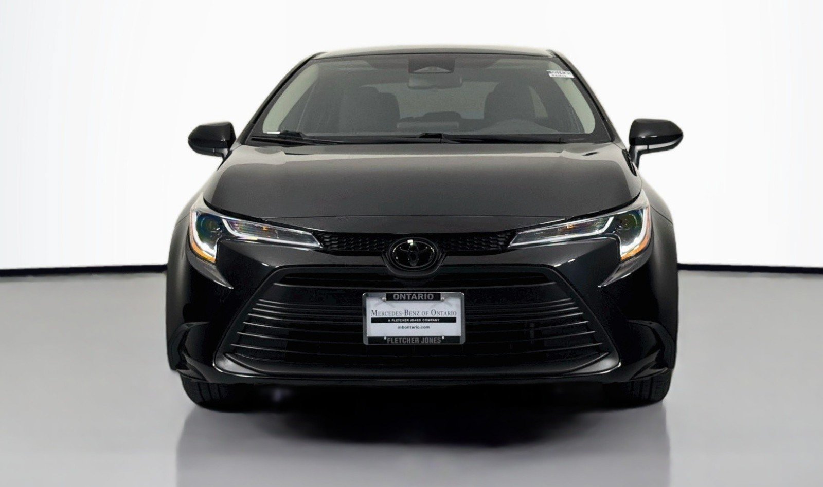 Used 2025 Toyota Corolla LE FWD image 2