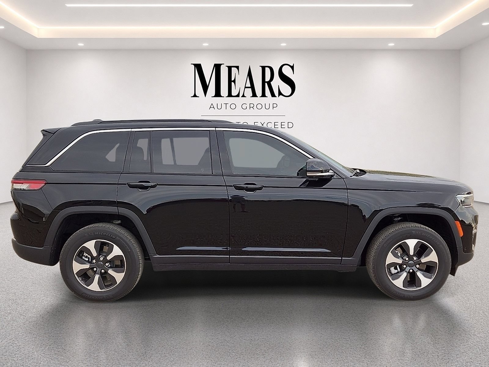 Used 2024 Jeep Grand Cherokee Limited 4xe w/ Luxury Tech Group II AWD/4WD image 6