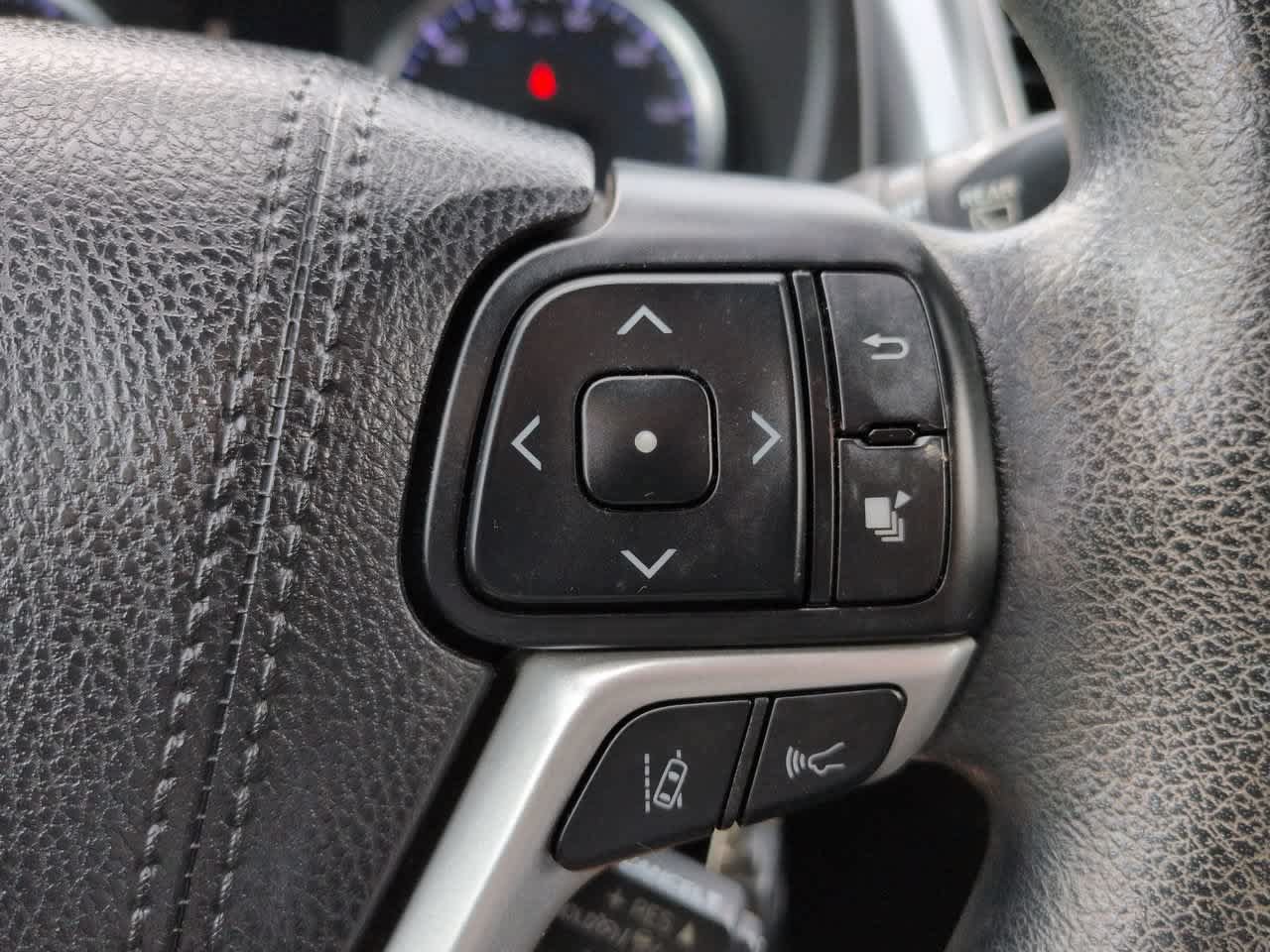 Certified 2018 Toyota Highlander LE FWD image 24